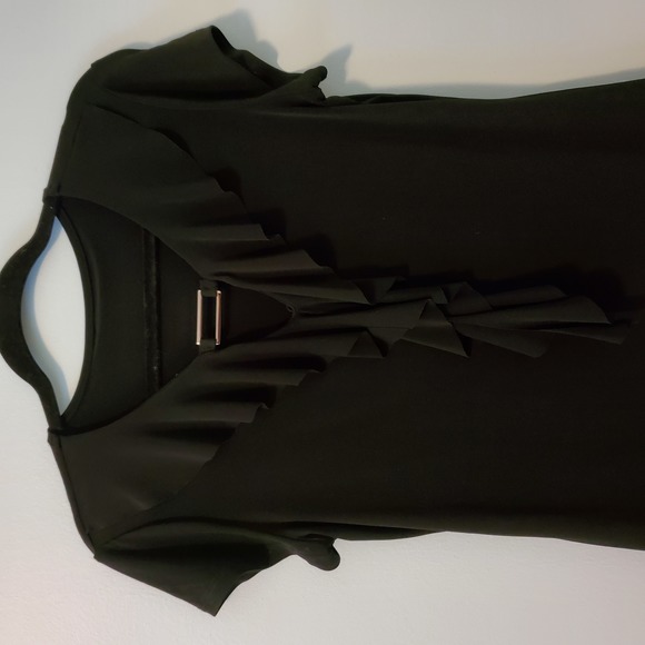 CHIC Keyhole Blouse - Picture 1 of 3